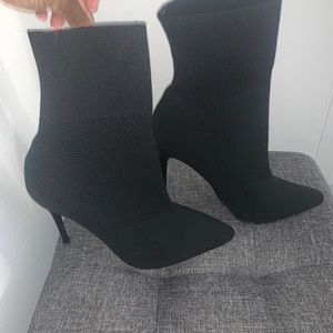 Shoe boots